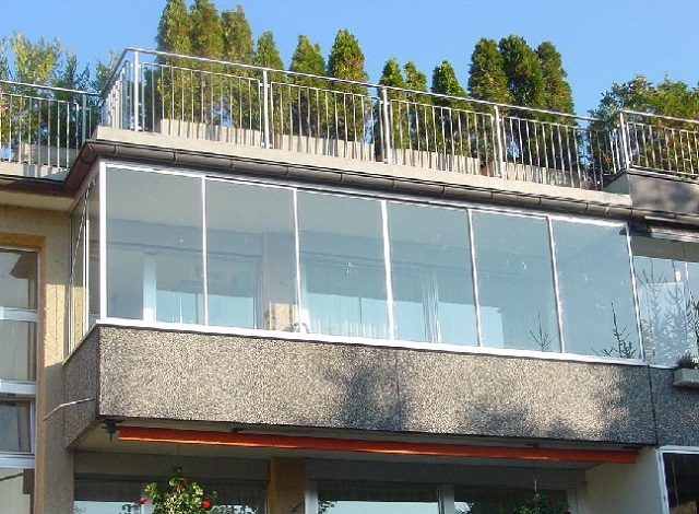 Rámové zasklení balkónů a lodžií Rámové zasklení balkónů a lodžií Nymburk